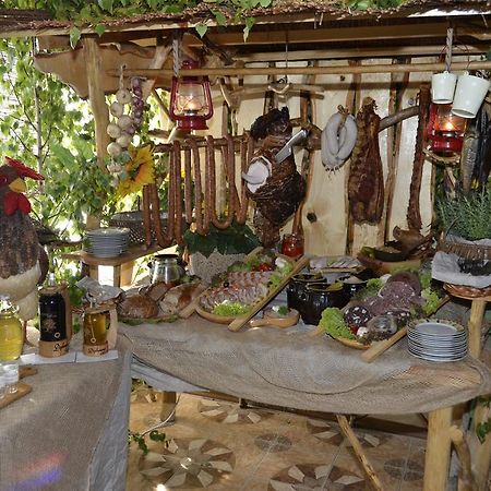 Restauracja Pod Kogutem Hotel Poniatowa Ngoại thất bức ảnh