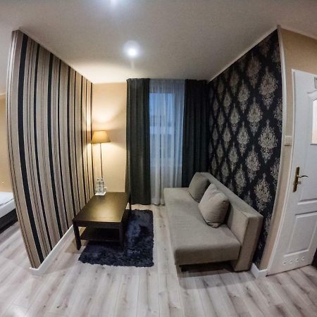 Restauracja Pod Kogutem Hotel Poniatowa Ngoại thất bức ảnh