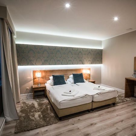 Restauracja Pod Kogutem Hotel Poniatowa Ngoại thất bức ảnh