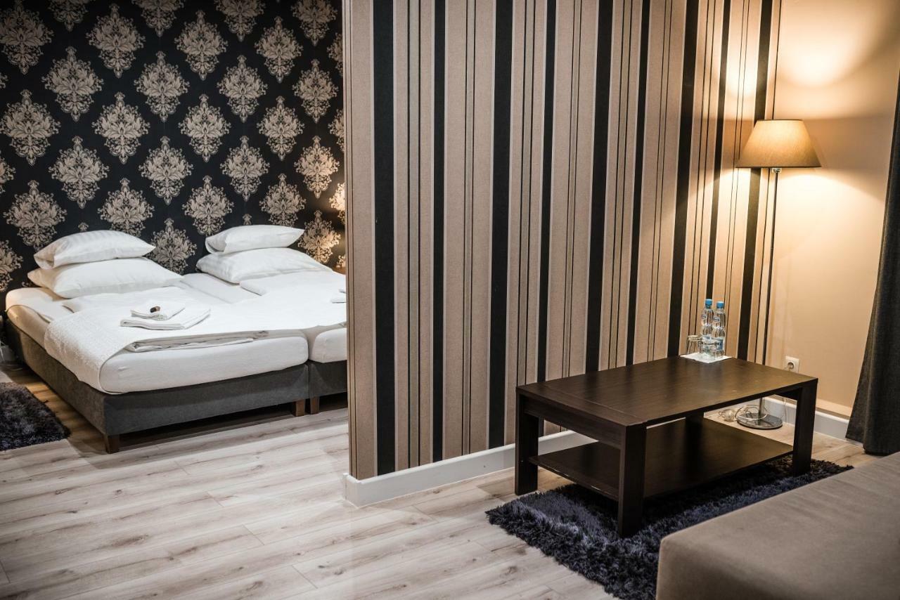 Restauracja Pod Kogutem Hotel Poniatowa Ngoại thất bức ảnh