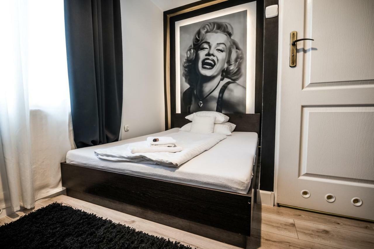 Restauracja Pod Kogutem Hotel Poniatowa Ngoại thất bức ảnh